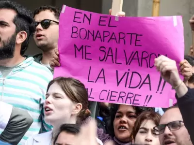 Trabajadores del Boaparte y sus pacientes en pie de lucha