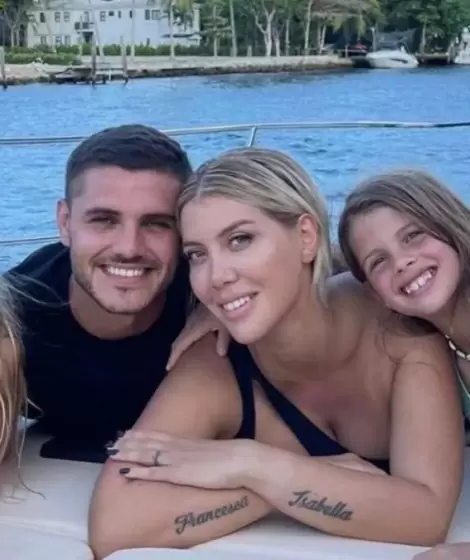 Mauro Icardi y Wanda Nara con sus hijas