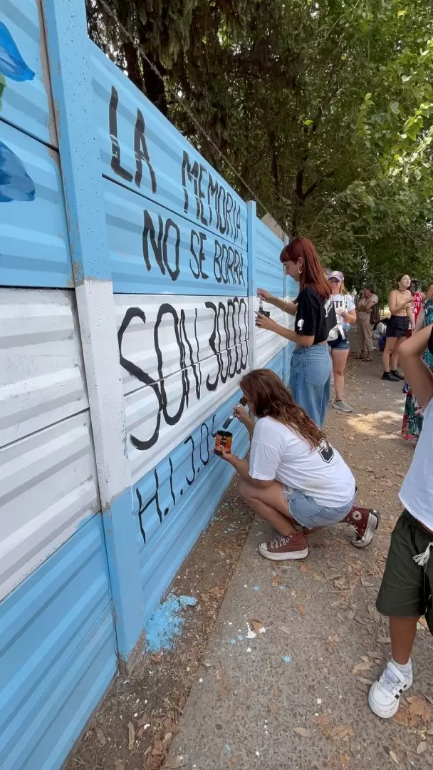 La militancia de derechos humanos de San Isidro se encargo de intervenir el mural que haban tapado La Libertad Avanza y sus candidatos.