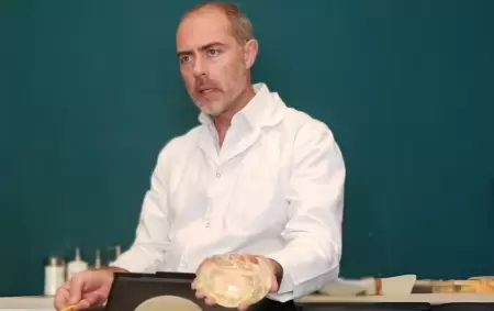 Fabin Orlando Pelez, el cirujano plstico acusado por su novia -quien se arroj desde un balcn en Palermo- de proxeneta y de haberla secuestrado.