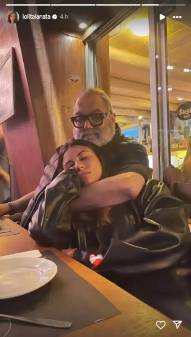 Lola Lanata record a su padre en un abrazo