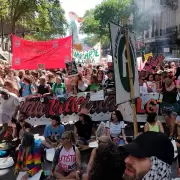 "De Videla a Milei, seguimos ac": el pueblo en las calles contra el discurso violento y repleto de odio del Presidente