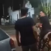 Escndalo en Saladillo: atac a pias y patadas en el piso a su hija por circular en moto  sin casco