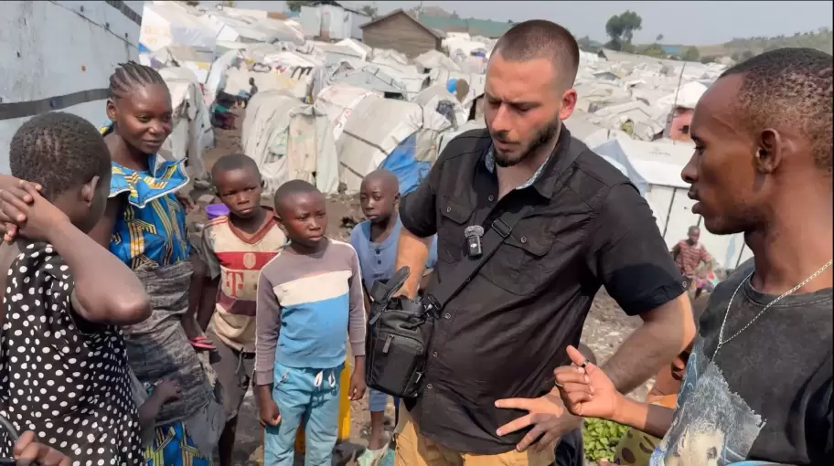 Toms "Tomi" Munaretto en un campo de refugiados en la Repblica Democrtica del Congo.