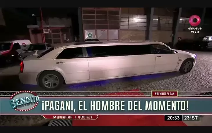 En esa limusina llegaba al estudio de El Nueve Horacio Pagani.