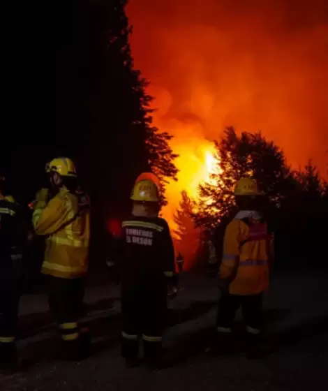 El incendio en el Parque Nacional Nahuel Huapi contina activo