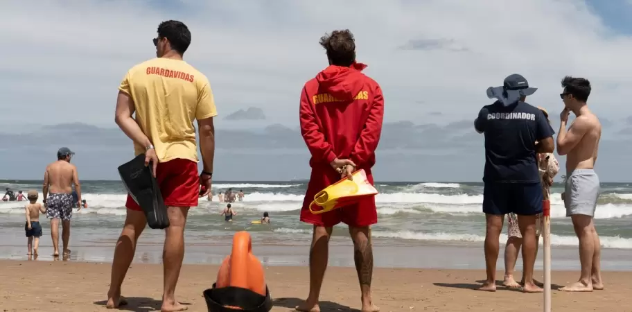 Un turista argentino golpe a un guardavidas que haba rescatado a su hijo