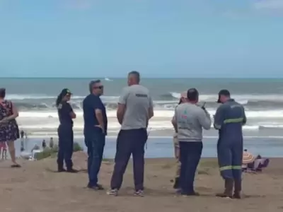 Hallaron muerto al joven que haba desaparecido tras meterse al mar con sus amigos en Necochea