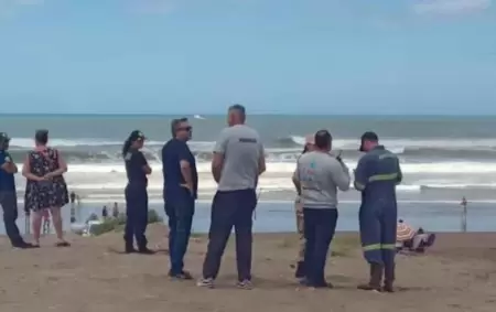 Hallaron muerto al joven que haba desaparecido tras meterse al mar con sus amigos en Necochea