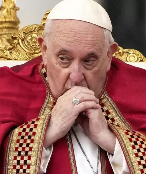 El papa Francisco sufre "una infeccin polimicrobiana del tracto respiratorio"