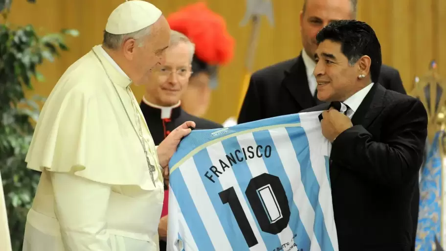 Papa Francisco y Diego Maradona