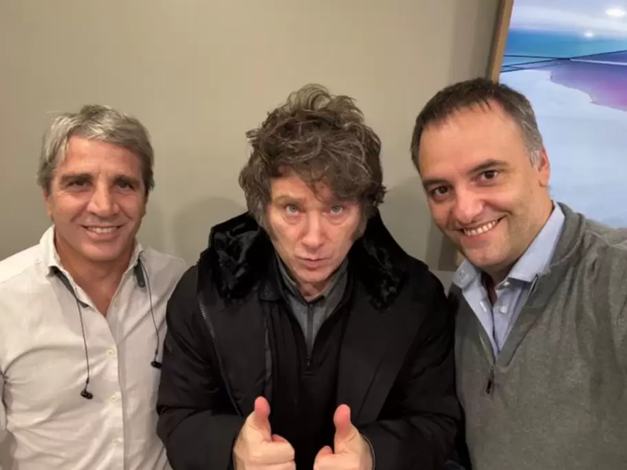 Luis "Toto" Caputo, Javier Milei y Manuel Adorni, parte de la delegacin que viaj a la CPAC norteamericana.