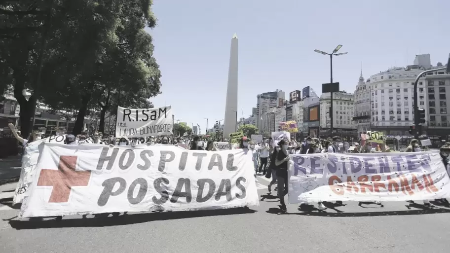 Profesionales de la salud y la comunidad se levantan contra los recortes de Javier Milei