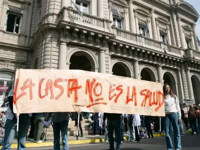 Milei promulg la emergencia peditrica y el financiamiento universitario, pero suspendi su aplicacin