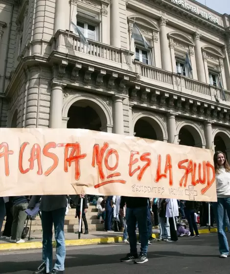 Milei promulg la emergencia peditrica y el financiamiento universitario, pero suspendi su aplicacin