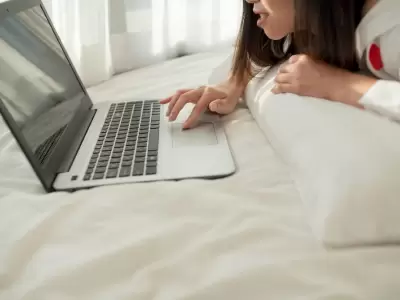 Laptop Es recomendable usarla en la cama?