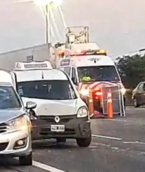 Un hombre caminaba por la Autopista Panamericana, fue atropellado y gener un choque