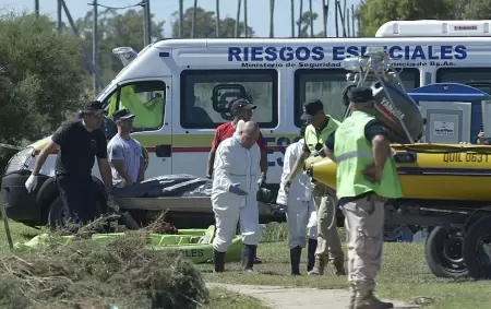 Los voluntarios y rescatistas trabajan buscando a los 94 desaparecidos que todava hay, tras la terrible tormenta que atraves Baha Blanca.