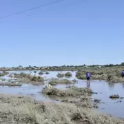 Baha Blanca, una ciudad sumergida en la tragedia y la esperanza por hallar a Pilar y Delfina: "Esperamos un milagro"