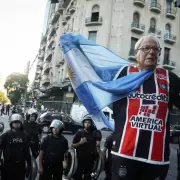 Tensin en el Congreso: los Jubilados marcharn al Congreso respaldados por hinchas de todos los clubes