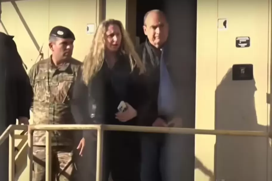 Karina Milei y Guillermo Francos, tras su arribo a Baha Blanca.