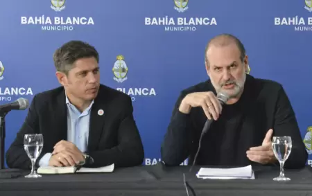 El intendente de Baha Blanca, Federico Susbielles, en conferencia de prensa junto al gobernador bonaerense Axel Kicillof.