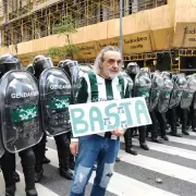 "No tens abuelos, vos?": violenta represin en la marcha por los jubilados