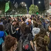 Cacerolazos y repudio masivo en distintos puntos de Buenos Aires tras la brutal represin frente al Congreso