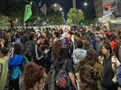 Los cacerolazos llegaron hasta La Plata