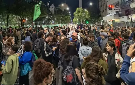 Los cacerolazos llegaron hasta La Plata