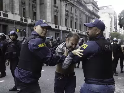 La Polica Federal Argentina detuvo a 21 de los 124 apresados. La Polica de la Ciudad, al resto.