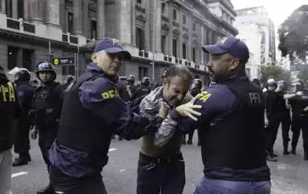 La Polica Federal Argentina detuvo a 21 de los 124 apresados. La Polica de la Ciudad, al resto.