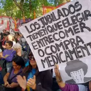 El gobierno de Milei los reprime, pero el 65% de los jubilados est bajo la lnea de pobreza y en el umbral de la indigencia