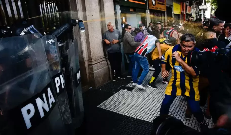 Decenas de personas fueron afectadas por gas pimienta y bombas de gas lacrimgeno