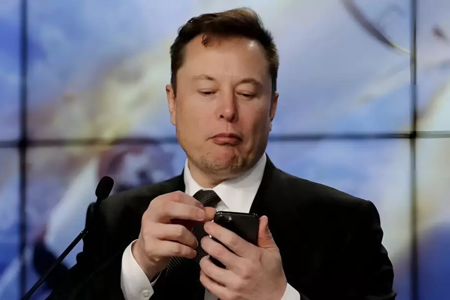 Segn Elon Musk trabaja todos los das de la semana y en el ao no se toma mas de