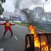 De villano en Gotham a golpear policas en Puerto Madero: detuvieron otra vez al "Joker argentino"