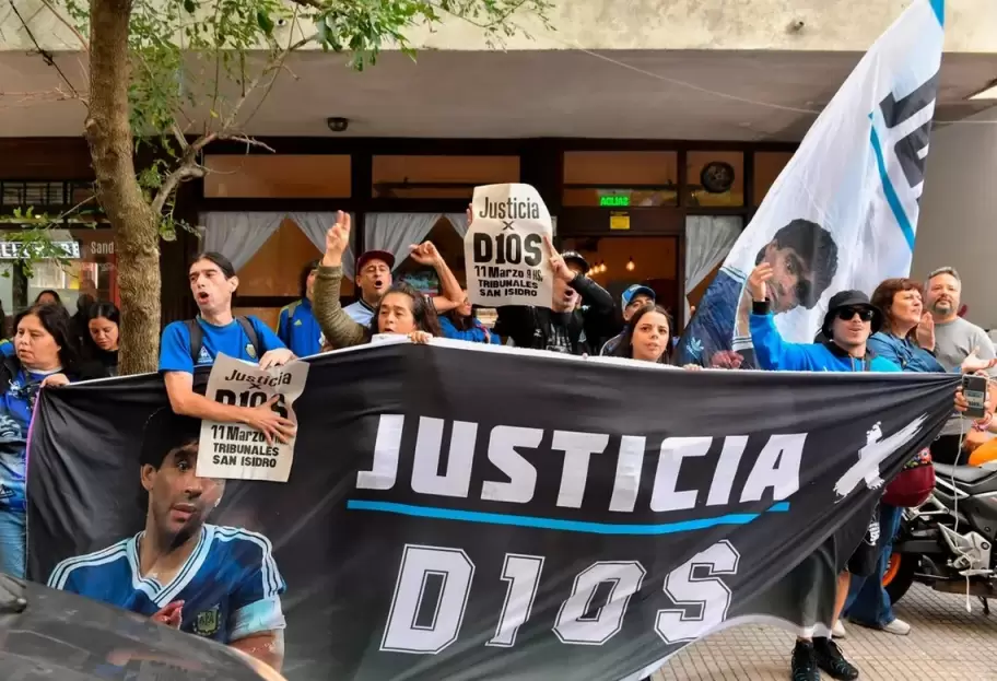 Declaran los primeros tres testigos en el juicio por la muerte de Maradona