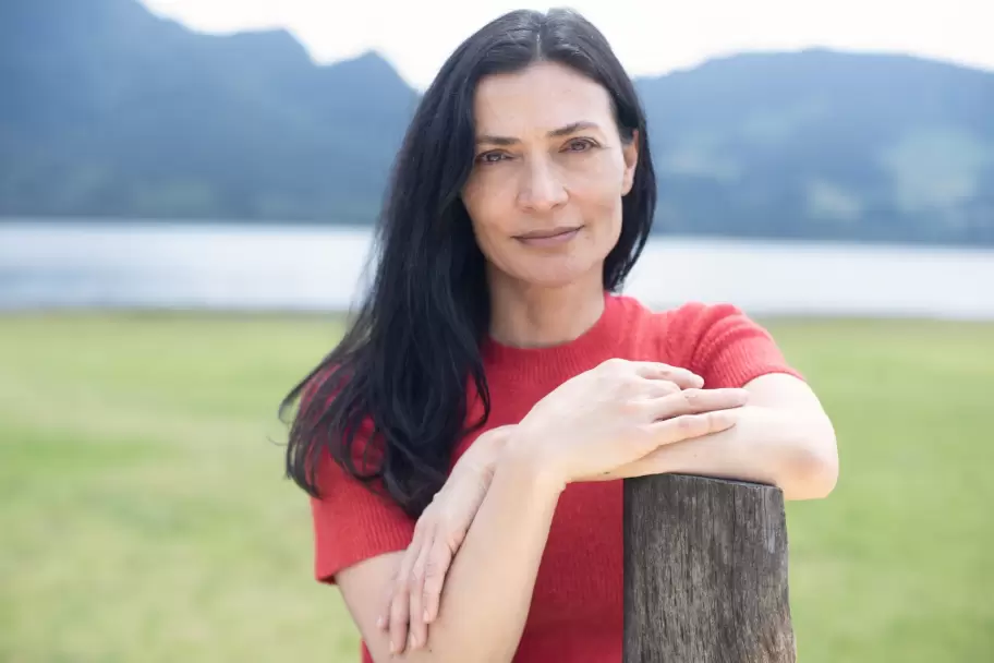 El rbol ms hermoso del mundo, dirigida por Fran Lumerman y protagonizada por Ana Mara Orozco y Salvador del Solar.