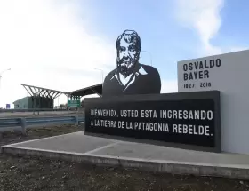 La Libertad Avanza destruy el monumento a Osvaldo Bayer