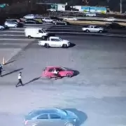 Terror en la autopista: un policía fue arrastrado 50 metros y evitó ser ejecutado en un control vehicular