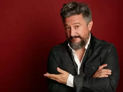 Pablo Fábregas dirige Agotados, la adaptación de la comedia de Broadway Fully Commited.
