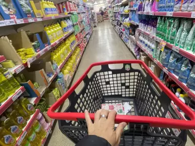 El consumo masivo encaden� su tercer mes de retroceso en el a�o