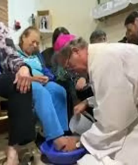 La Iglesia lavó los pies de jubilados y pidió una jubilación digna