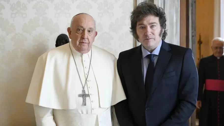 Ese encuentro tuvo dos tramos: en el primero el Sumo Pontífice dialogó a solas con el mandatario argentino