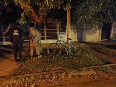 Se atrincheró y usó a su hija de 7 años como escudo