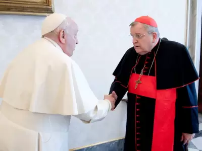 Raymond Burke junto al papa Francisco