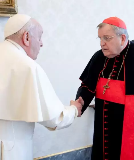 Raymond Burke junto al papa Francisco
