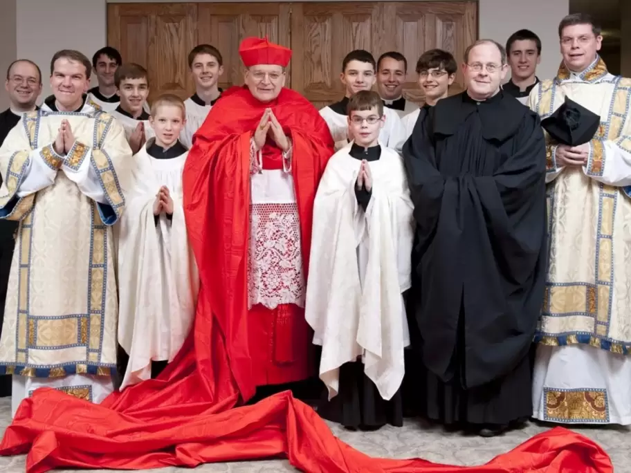 Raymond Burke, el hombre que se oponía al papa Francisco