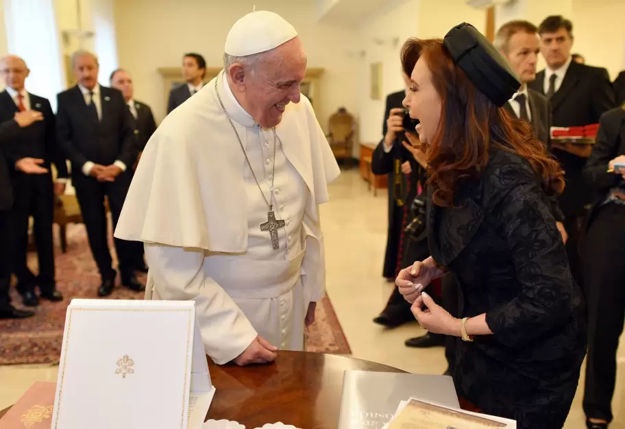El papa junto a CFK