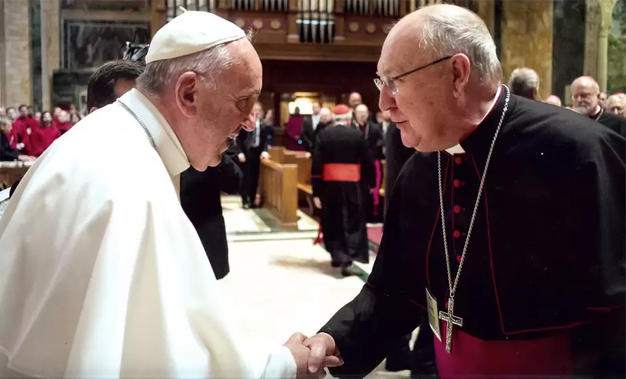 Francisco y el cardenal camarlengo, Kevin Farrell